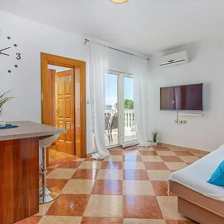 Apartment Gorgeous In With Kitchen